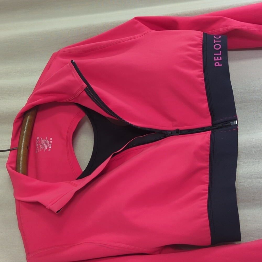 Peloton Coral and Black Athletic Jacket Zip Crop - Picture 2 of 7